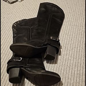 Knee black suede boots